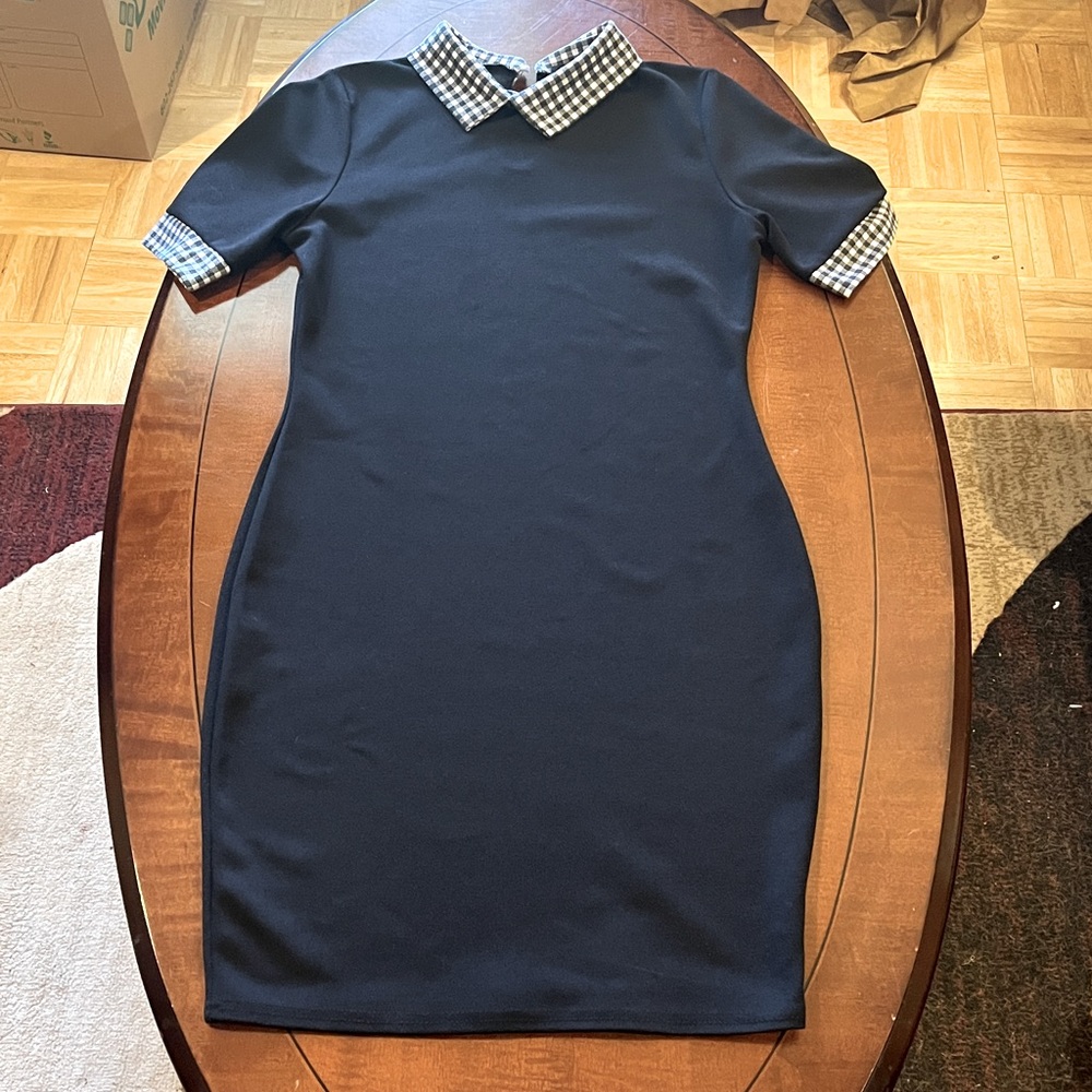 Little black dress w/ white check collar & short sleeves. Pencil silhouette. 10 - Picture 11 of 11